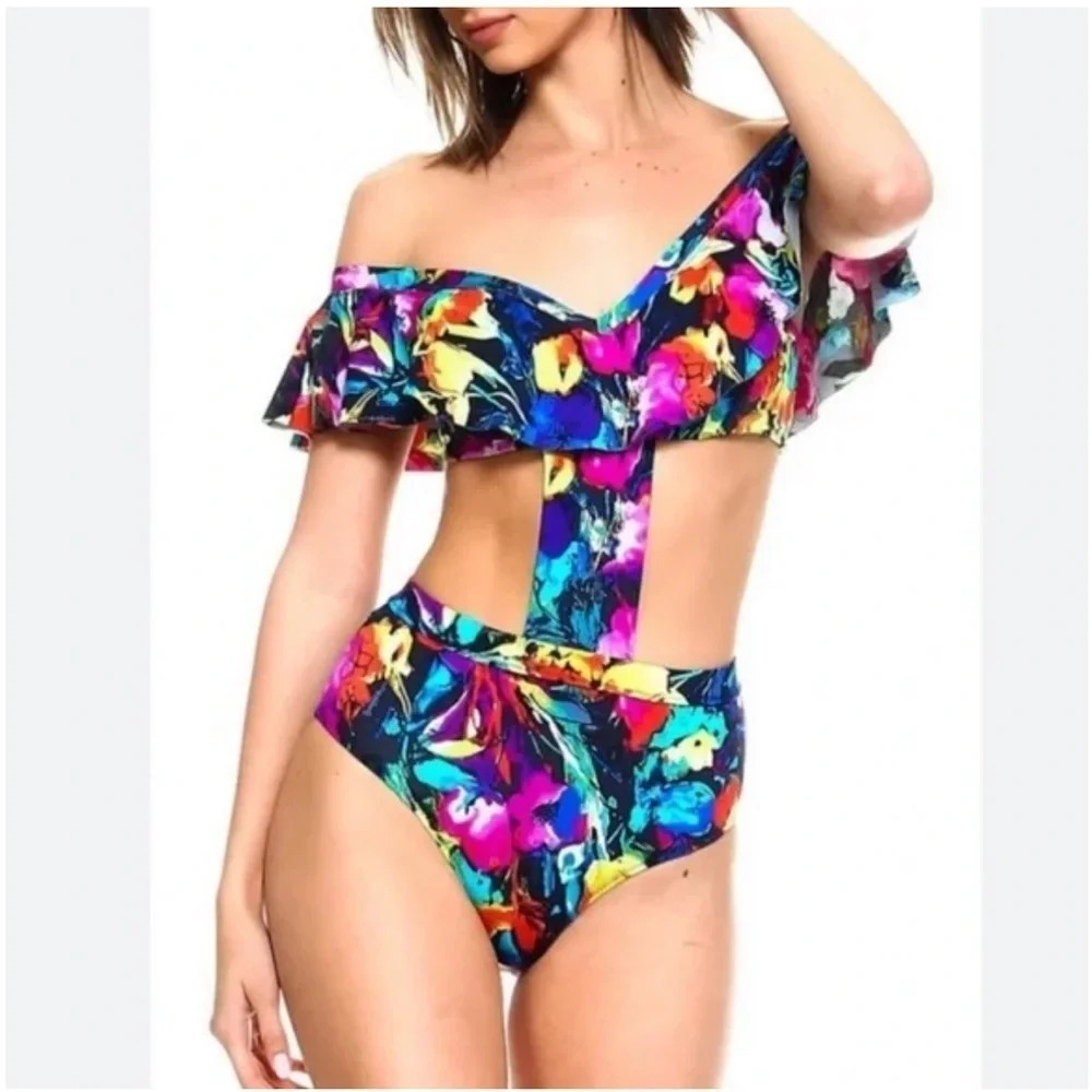 Envya Size Medium Gray Floral Ruffle Top Monokini One Piece Swimsuit Vacay Grey‎
